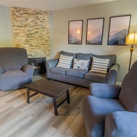 Family Bear Condos, Full King Suite, Kitchen, Pool Access Unit 103 Gatlinburg Kültér fotó