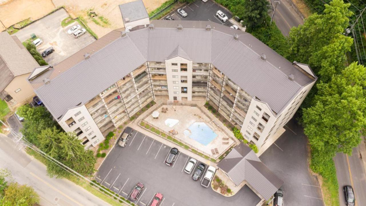 Family Bear Condos, Full King Suite, Kitchen, Pool Access Unit 103 Gatlinburg Kültér fotó