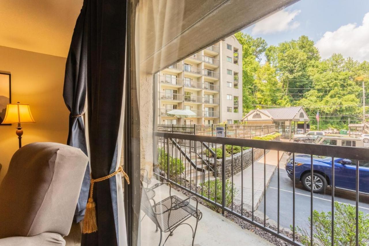 Family Bear Condos, Full King Suite, Kitchen, Pool Access Unit 103 Gatlinburg Kültér fotó