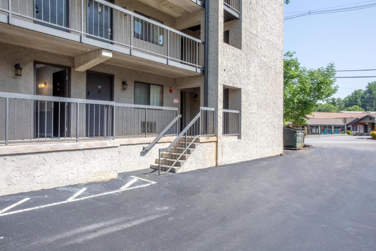 Family Bear Condos, Full King Suite, Kitchen, Pool Access Unit 103 Gatlinburg Kültér fotó